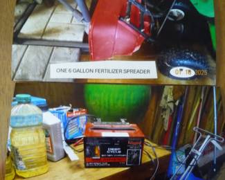 Spreader / battery charger