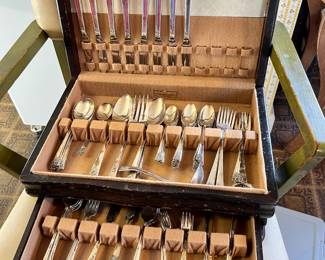 WM Rogers & Son Silver-plate Flatware Set