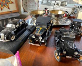1936 Chrysler Airflow  1:18 Scale Die Cast Model, Danbury Mint 1929 Dodge 1:24 Scale Die Cast Model, Danbury Mint 1925 Ford Model T Car 1:24 Scale Die Cast Model