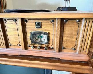 Thomas Pacconi Classics Record Player