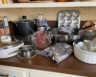 Pyrex Glass Liquid Measuring Cups, Stainless Steel Mixing Bowls