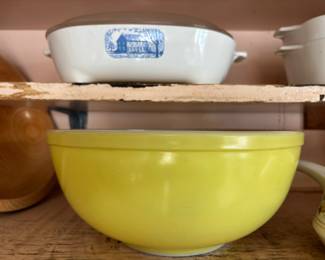 Pyrex Yellow 4 QT Mixing Bowl
