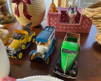 Eastwood Automobilia 1931 Ford Wrecker Truck 1:25 Die Cast Bank, ERTL 1913 Ford Model T Delivery Vehicle Die Cast Bank, ERTL 1940 Ford Pickup Truck 1:25 Die Cast Model