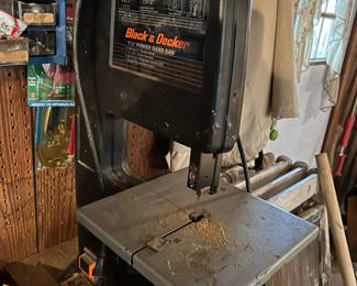 #193 Black and Decker 7 1/2" powerband saw $45.00