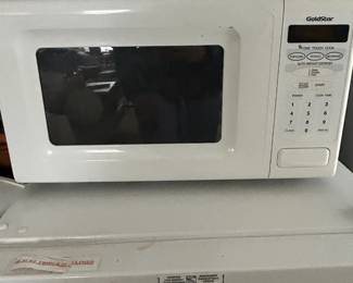 #180 Goldstar Microwave $20.00