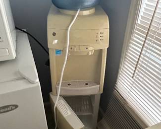 #181 GE Watercolor w/small fridge on Bottom $75.00