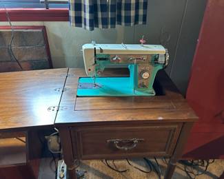 #90 Capri Teal Color Heavy Duty Sewing Machine in Cabinet $75.00