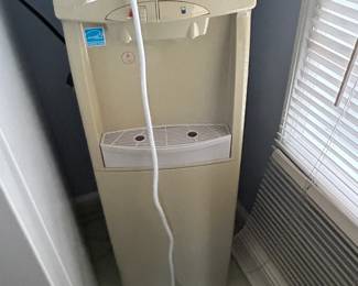 #181 GE Watercolor w/small fridge on Bottom $75.00