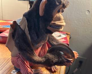 #101 Charlie Chimp w/symbols - 11" $40.00