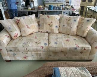 #161 Alexvale /Lazy Boy Cream Floral Loveseat - 90" L $75.00