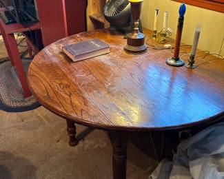 #64 drop down oak round dining table 41x28-41x29 $75.00