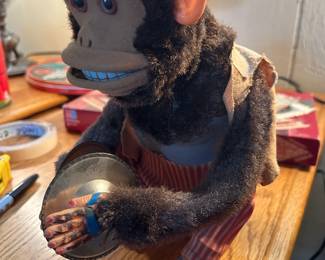 #101 Charlie Chimp w/symbols - 11" $40.00