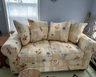 #160 Alexvale /Lazy Boy Cream Floral Loveseat - 65" L $65.00