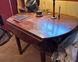 #64 drop down oak round dining table 41x28-41x29 $75.00