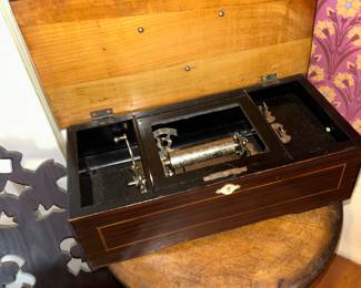1800s Victorian Swiss cylinder wind up table top music box - Works!                 Note  the  orgon stool underneath.