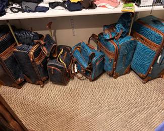 NEW!!! 12 pc Samantha Brown his/her luggage set (never used) The luggage is designed with an embossed croc pattern and is ideal for those who love to travel. A versatile set of luggage that can be used for any occasion. Whether you are heading out on a business trip or a leisurely vacation, this luggage is sure to meet your needs.