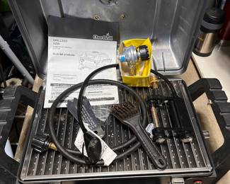 Charbroil grill 2 go X200 - brand new!!