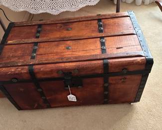 Lot 105 - flat top trunk, 2 handles 