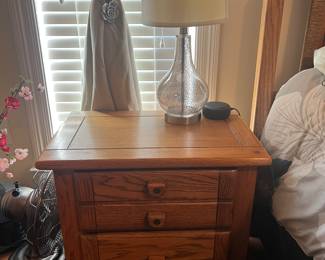 2 nightstands 