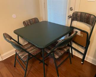Table with 4 chairs