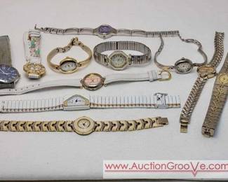 4 Womens Watches. Gucci, Ronica VIP, Morita, Da Vanci, Utopia and more. C
