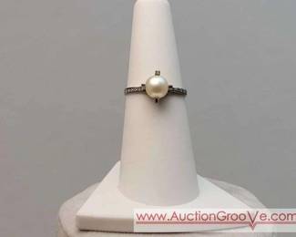 14K White Gold and Pearl Ring