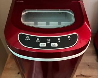 Countertop ice maker