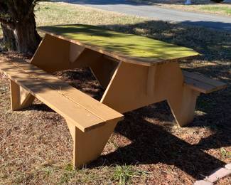 Cute picnic table!