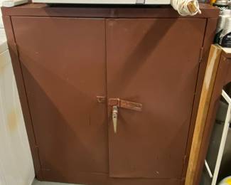 Metal cabinet 
