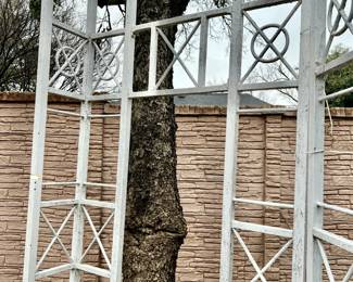 OUTDOOR METAL TRELLIS, 2 PIECE.