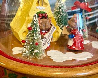CUTE GERMAN MICE AND CHEESE