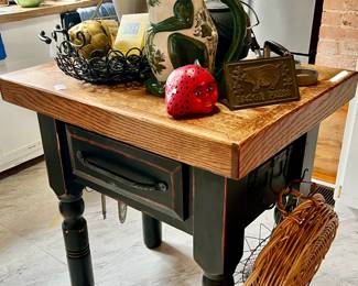 KITCHEN ISLAND