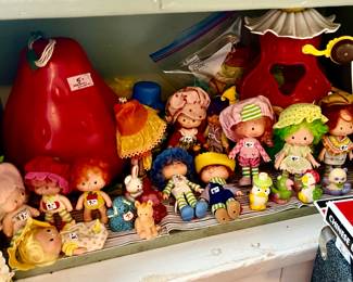 VINTAGE STRAWBERRY SHORTCAKE AND HER FRIENDS.