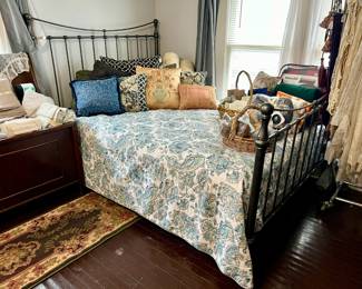 METAL QUEEN BED
