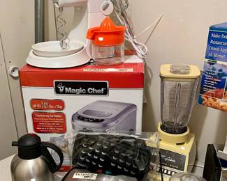 MAGIC CHEF COUNTERTOP ICE MAKER, BELGIAN WAFFLE MAKER.