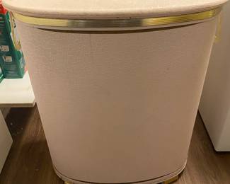 VINTAGE CLOTHES HAMPER