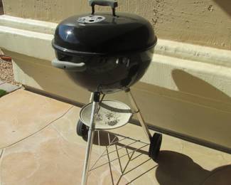 Nice clean Weber charcoal BBQ