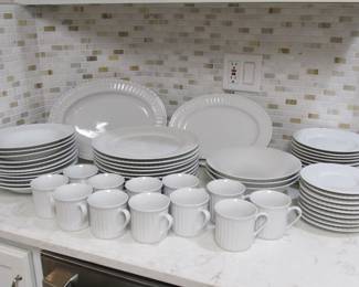 JC Penney Italiana White Home Collection Dinnerware