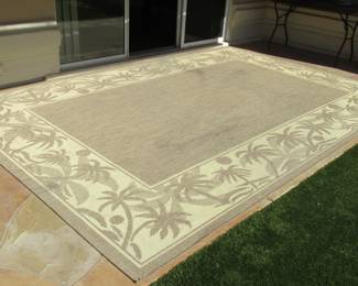 Very nice outdoor rug.