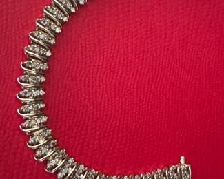 #125 - 7' tennis bracelet - 5 ctw of diamonds - 22.0 gr $1750 