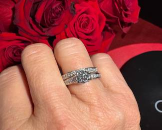 #94 - 1 1/2 ctw wedding set on 14kt white gold. Center stone 0.74 ctw. 5.5gr. Size 6 1/2 -$1,600