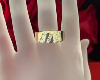 #107 - $1050 - Men 1 ctw yellow gold ring with 9 round diamonds, 14kt, 14.3 gr. Size 13