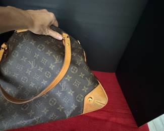 #22 - Louis Vuitton medium size M. $950