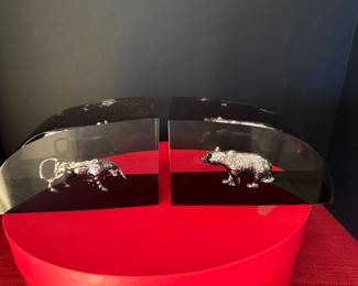 #163 - $540 - Vintage Godinger lucite bull and bear Wall Street bookends. Hard to find in the lucite. Mint condition. Size 6 x 4 approx