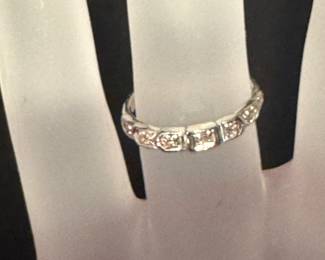 #103 - $200 Vintage platinum diamond band 2.0 gr    
 Size 5 3/4