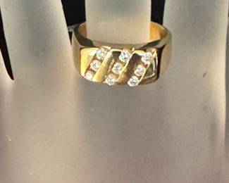 #107 - $1050 - Men 1 ctw yellow gold ring with 9 round diamonds, 14kt, 14.3 gr. Size 13