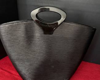 #28 - $595 - Louis Vuitton - Vintage - Epi collection black - medium size  