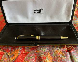 #143 - $160 - Mont-Blanc Meisterstuck Classic Roller ball pen rose gold coated. in original box. 