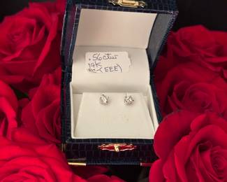 #39 - $500 - 14kt yellow gold diamonds 0.56 ctw studs earrings. 