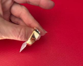 #107 - $1050 - Men 1 ctw yellow gold ring with 9 round diamonds, 14kt, 14.3 gr. Size 13